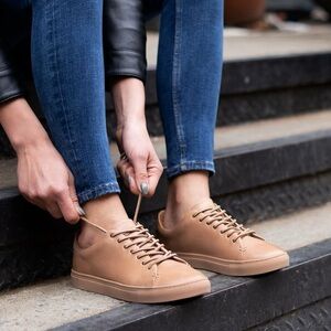 THURSDAY * 8.5 NEW * leather premier low top lace up sneakers natural vachetta